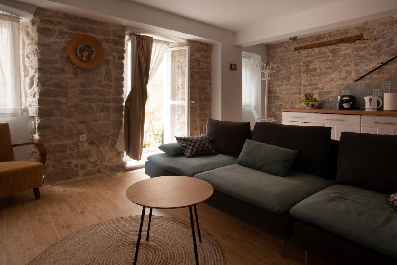 Appartement Sketches Of Milna à Milna  Extérieur photo