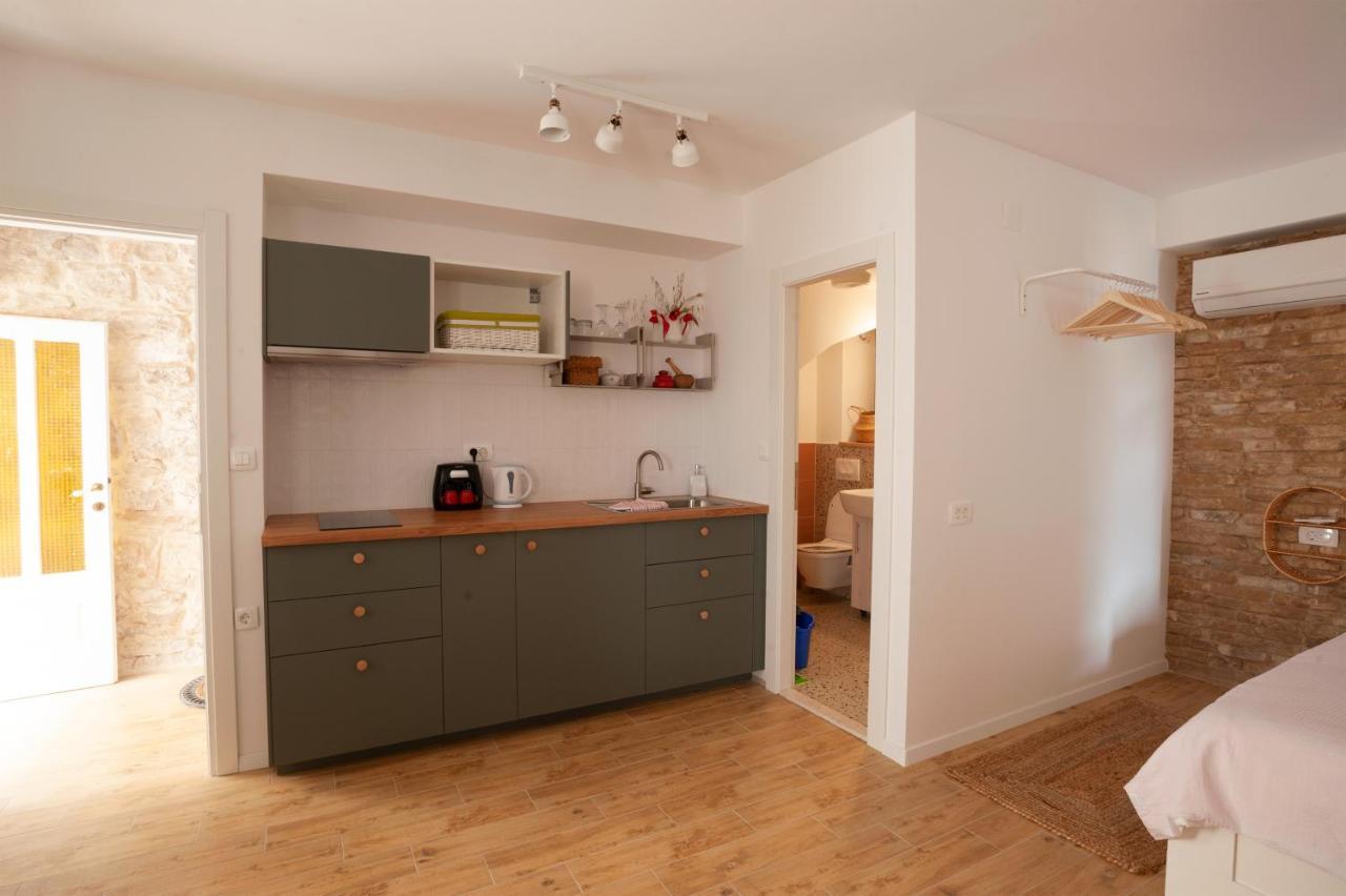 Appartement Sketches Of Milna à Milna  Extérieur photo