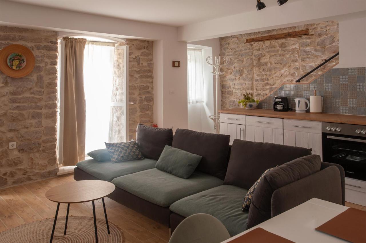 Appartement Sketches Of Milna à Milna  Extérieur photo