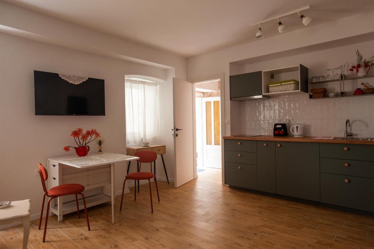 Appartement Sketches Of Milna à Milna  Extérieur photo