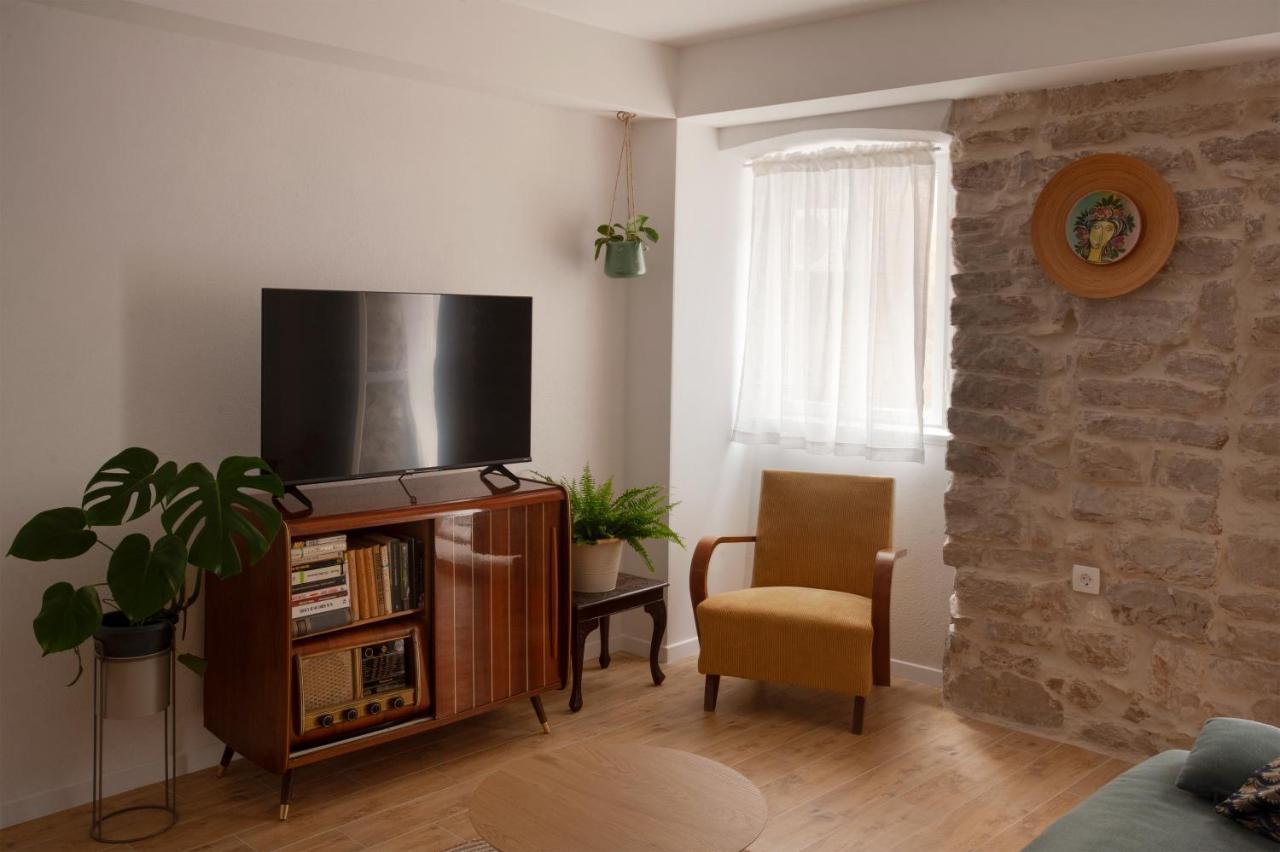 Appartement Sketches Of Milna à Milna  Extérieur photo