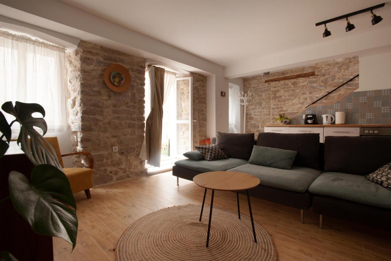 Appartement Sketches Of Milna à Milna  Extérieur photo
