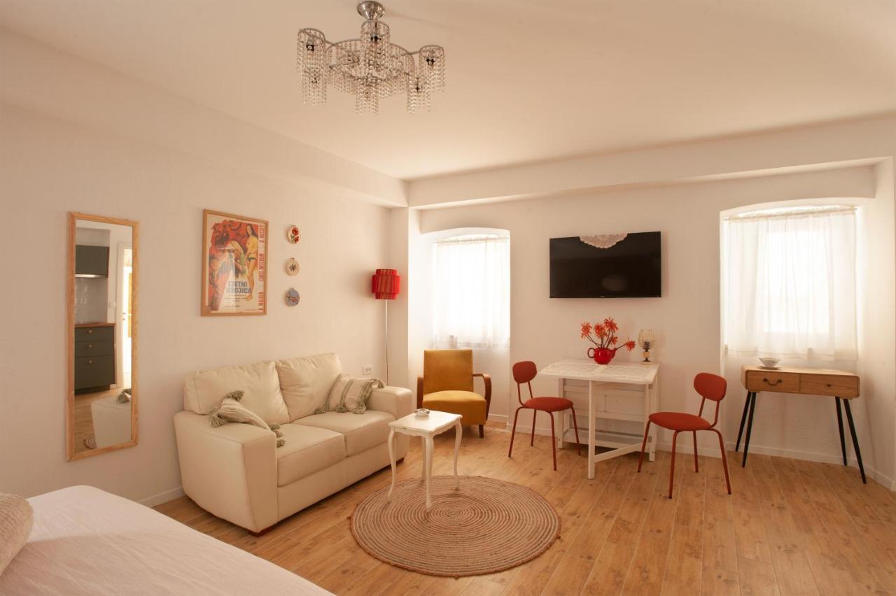 Appartement Sketches Of Milna à Milna  Extérieur photo